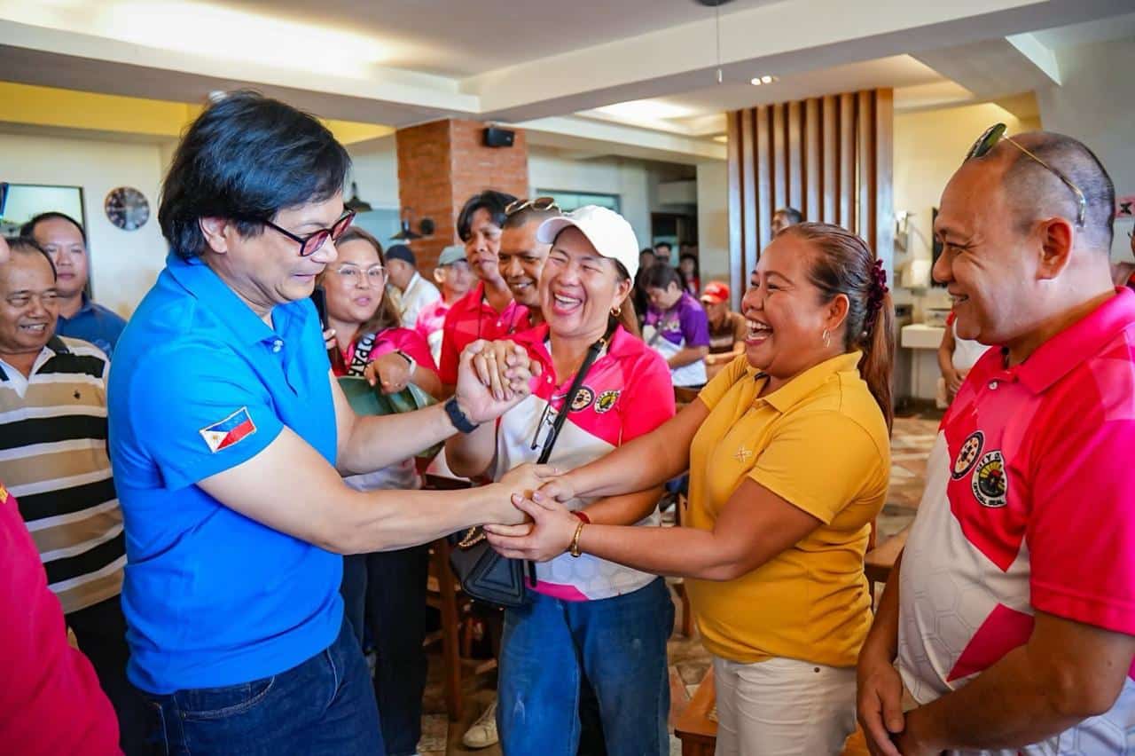 Supporters continue to swarm Abalos in Tacloban city
