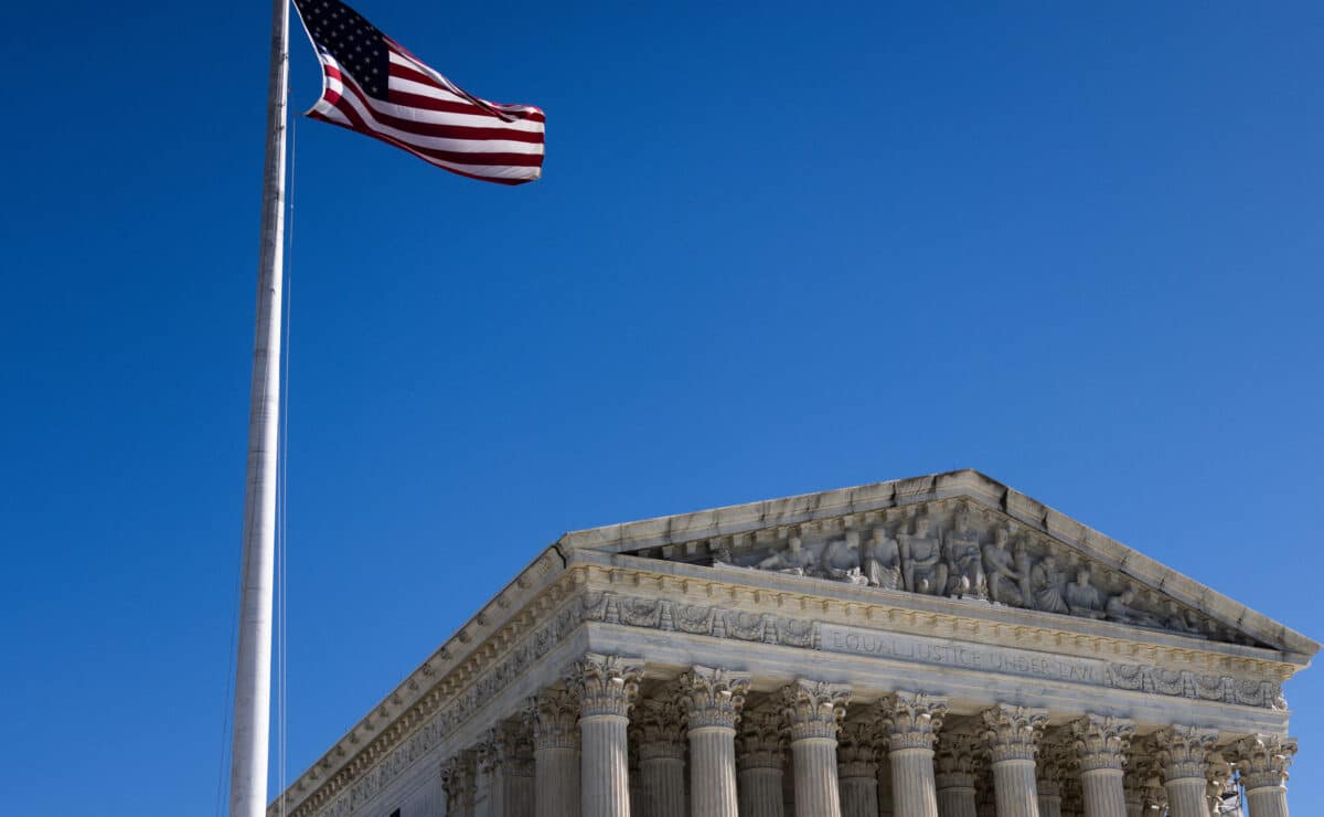 US Supreme Court intervenes to block Trump deportations