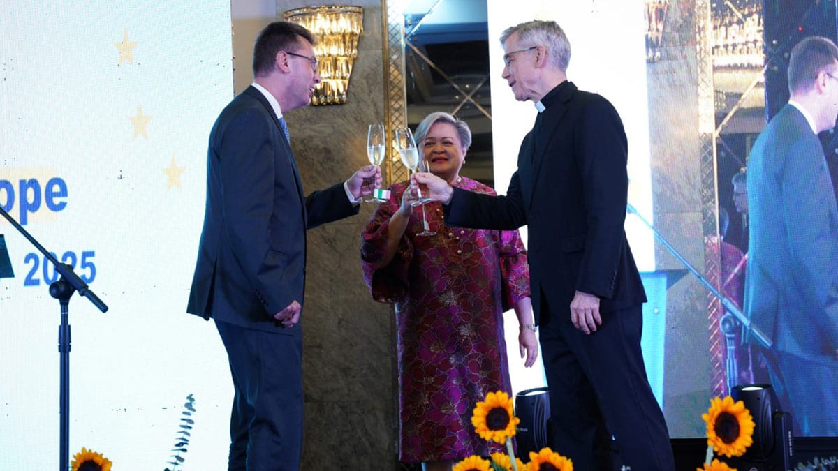 Foreign Affairs Acting Secretary Theresa Lazaro EU Ambassador Santoro and Dean of Diplomatic Corps Reverend Charles Brown