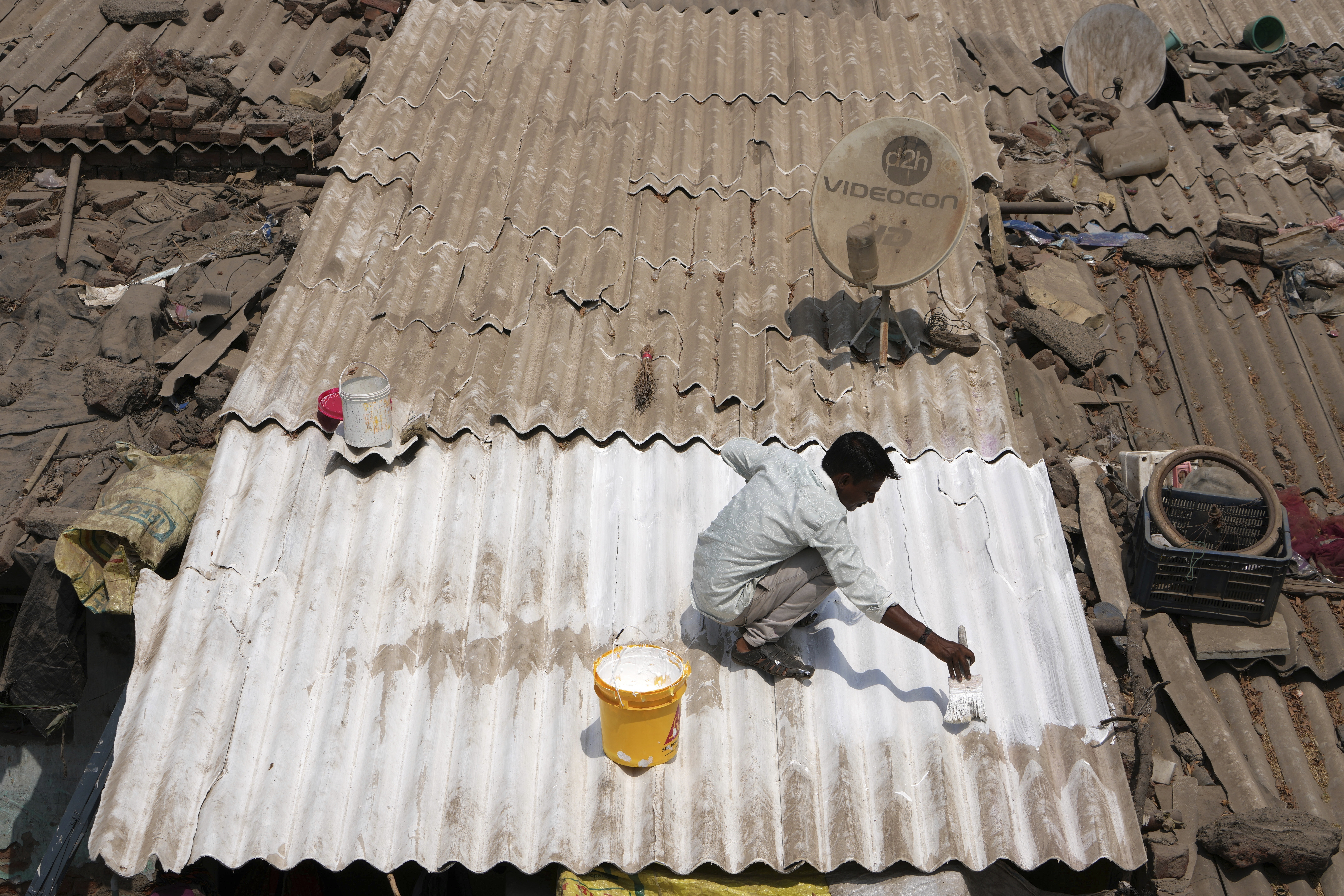 India heatwave solutions: reflective paint, sprinklers cool city streets