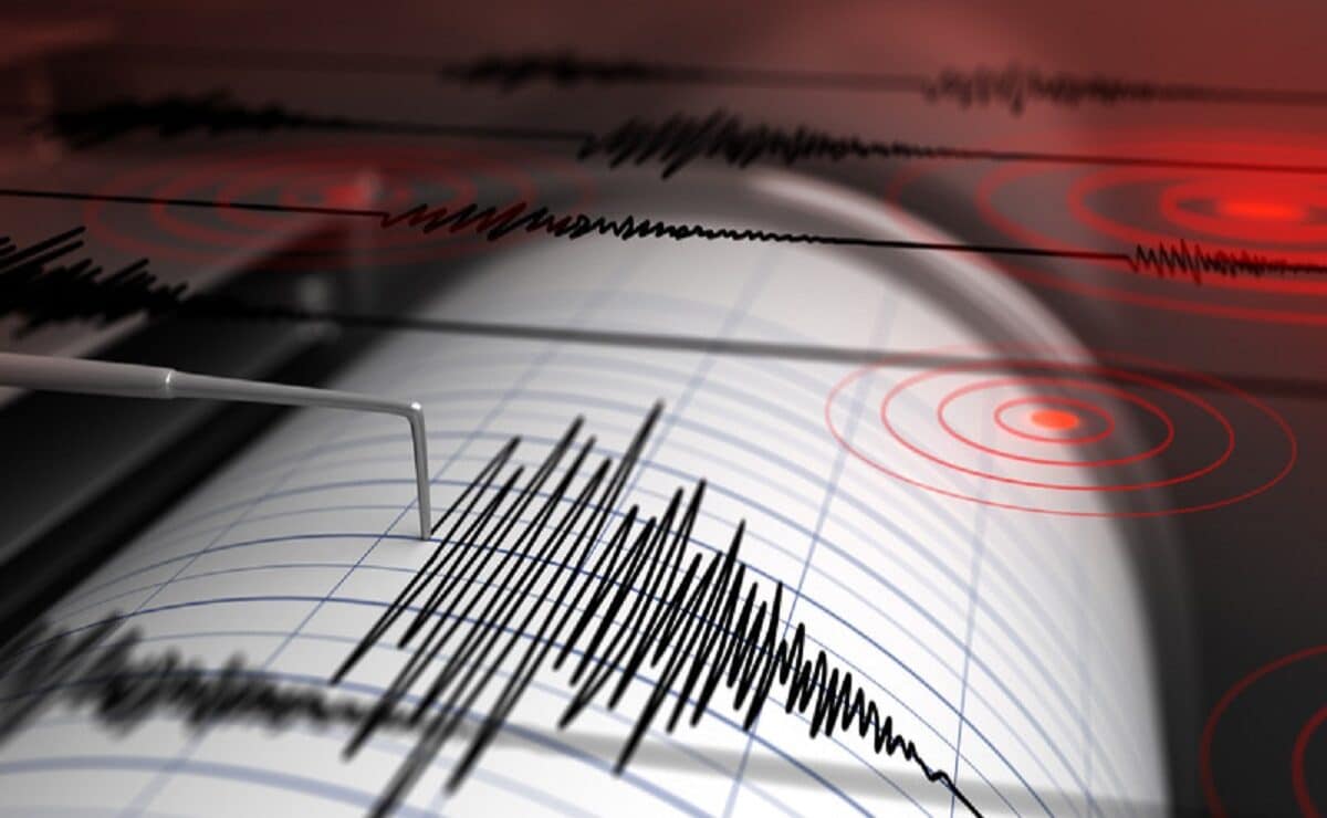Earthquake rocks southern coast of Chile and Argentina.