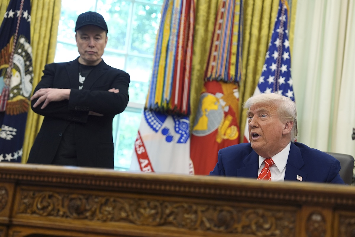 PHOTO: Elon Musk and Donald Trump at the Oval Office