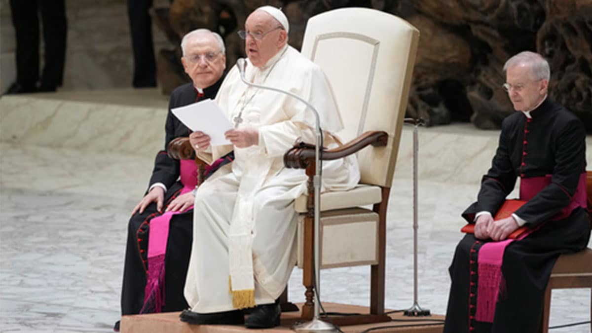 Pope Francis reprimands Vatican staff for gossiping