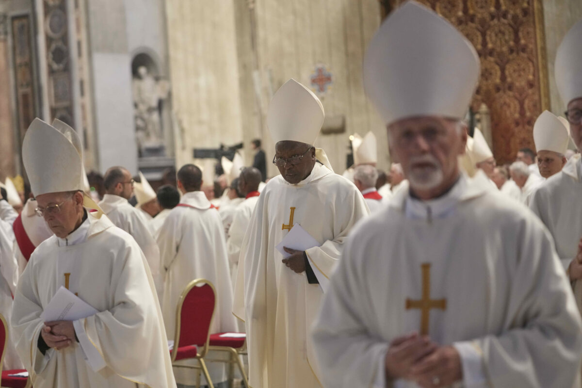 Cardinals to move into Vatican on eve of conclave